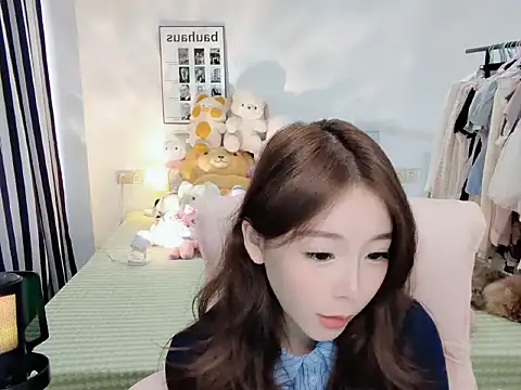 Snapshot of Gardenia-222 chatting on 10.24.25 Gardenia-222 online show from 10.24.25