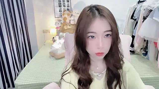 Snapshot of Gardenia-222 chatting on 11.16.25 Gardenia-222 online show from 11.16.25