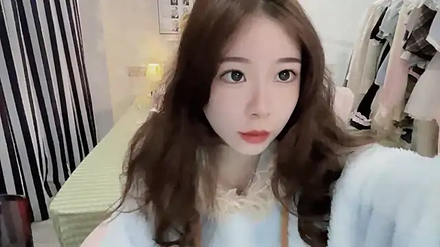 Snapshot of Gardenia-222 chatting on 11.22.25 Gardenia-222 online show from 11.22.25