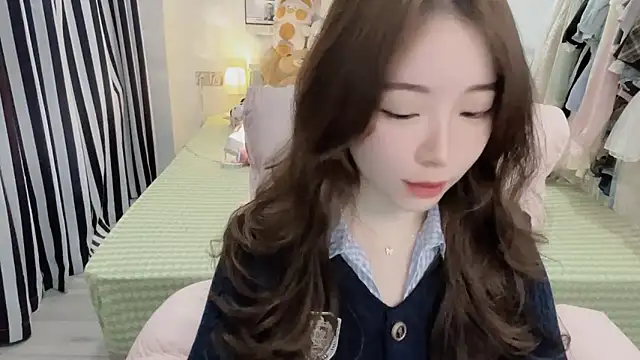 Snapshot of Gardenia-222 chatting on 11.24.25 Gardenia-222 online show from 11.24.25