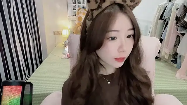 Snapshot of Gardenia-222 chatting on 11.27.25 Gardenia-222 online show from 11.27.25