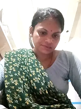 Snapshot of SHMA-77 chatting on 09.29.25 SHMA-77 online show from 09.29.25