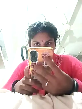 Snapshot of SHMA-77 chatting on 11.15.25 SHMA-77 online show from 11.15.25