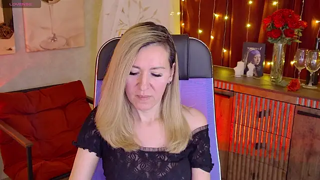 Snapshot of DonnaSmitth chatting on 04.23.26 DonnaSmitth online show from 04.23.26