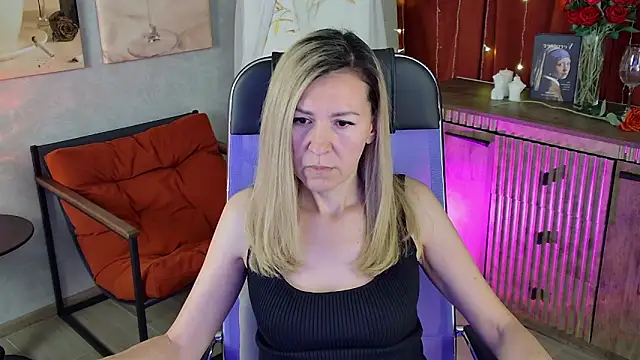 Snapshot of DonnaSmitth chatting on 05.22.26 DonnaSmitth online show from 05.22.26