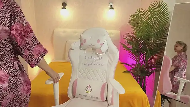MilfCruze online show from 10.03.25