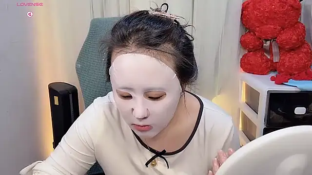 NEWONETO online show from 11.24.25