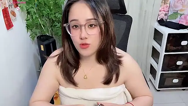 Snapshot of NEWONETO chatting on 04.19.26 NEWONETO online show from 04.19.26