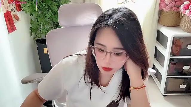 Snapshot of NEWONETO chatting on 05.10.26 NEWONETO online show from 05.10.26