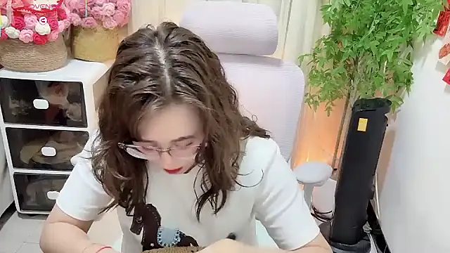 Snapshot of NEWONETO chatting on 05.17.26 NEWONETO online show from 05.17.26