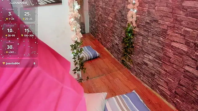 Snapshot of valery__star chatting on 09.30.25 valery star online show from 09.30.25