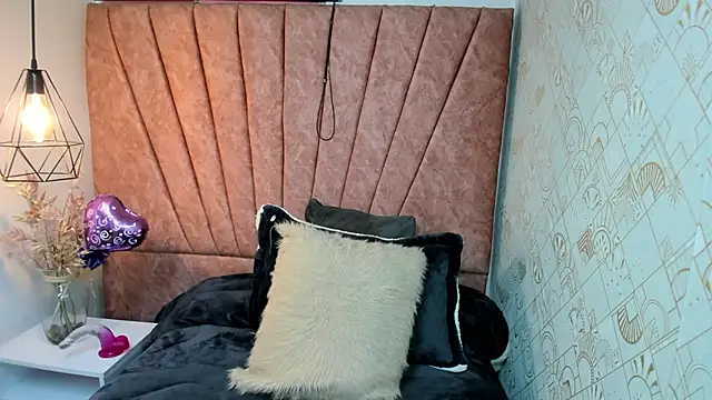 Issa Milf   online show from 11.06.25