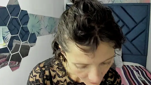 Valery More   online show from 11.07.25