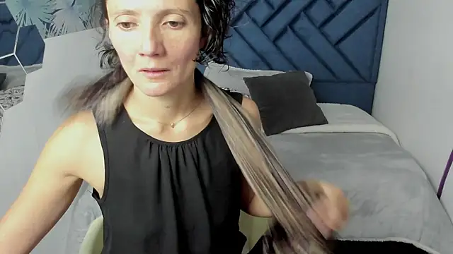 Valery More   online show from 11.10.25