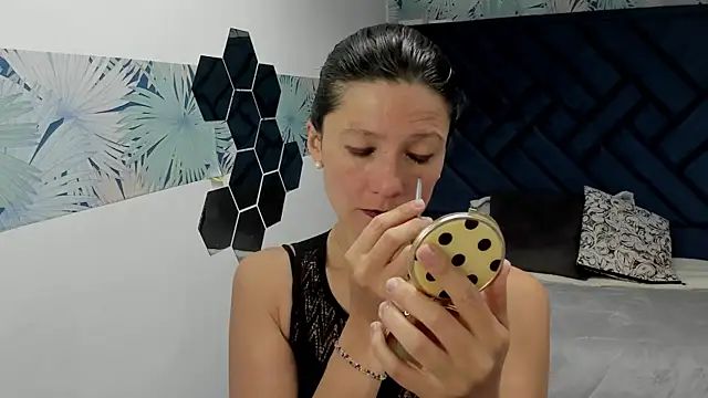 Valery More   online show from 11.20.25