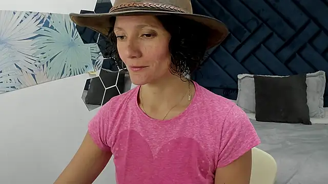 Valery More   online show from 11.21.25