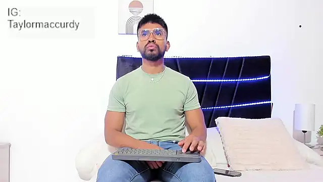 Taylormaccurdy  online show from 11.20.25