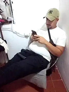 Snapshot of Tequilamaster chatting on 12.04.25 Tequilamaster online show from 12.04.25