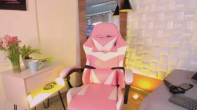 Snapshot of Scarlett_Kiiss chatting on 02.04.26 Scarlett Kiiss online show from 02.04.26