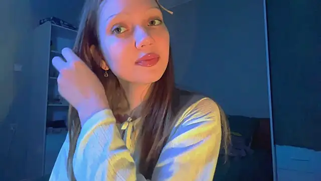 EmiIyKitty online show from 10.04.25