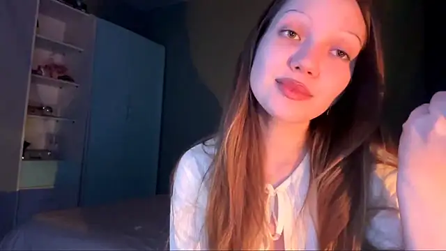 EmiIyKitty online show from 10.18.25