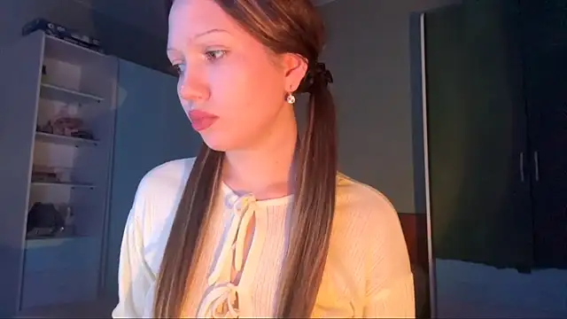 EmiIyKitty online show from 10.22.25