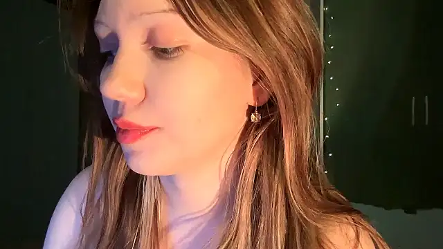 EmiIyKitty online show from 10.27.25