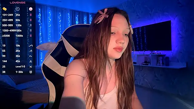 EmiIyKitty online show from 11.28.25