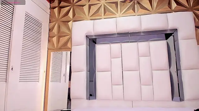 violet milleer online show from 10.23.25