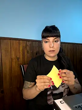 Snapshot of Lucecitalove chatting on 11.10.25 Lucecitalove online show from 11.10.25