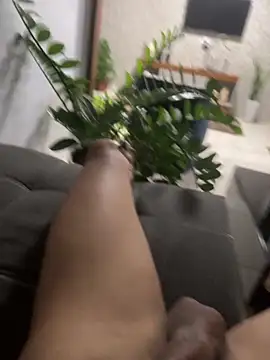 Snapshot of MCLZK chatting on 11.01.25 MCLZK online show from 11.01.25