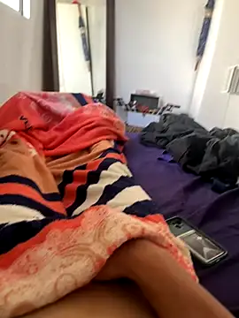 Snapshot of MCLZK chatting on 11.08.25 MCLZK online show from 11.08.25