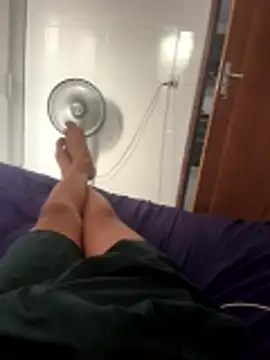 Snapshot of MCLZK chatting on 11.12.25 MCLZK online show from 11.12.25