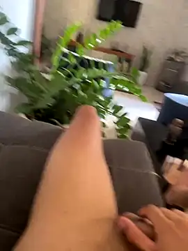 Snapshot of MCLZK chatting on 11.22.25 MCLZK online show from 11.22.25