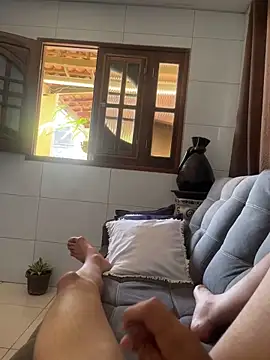 Snapshot of MCLZK chatting on 11.24.25 MCLZK online show from 11.24.25