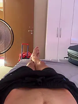 Snapshot of MCLZK chatting on 11.30.25 MCLZK online show from 11.30.25