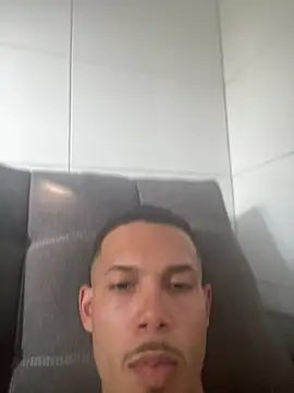 Snapshot of MCLZK chatting on 02.25.26 MCLZK online show from 02.25.26