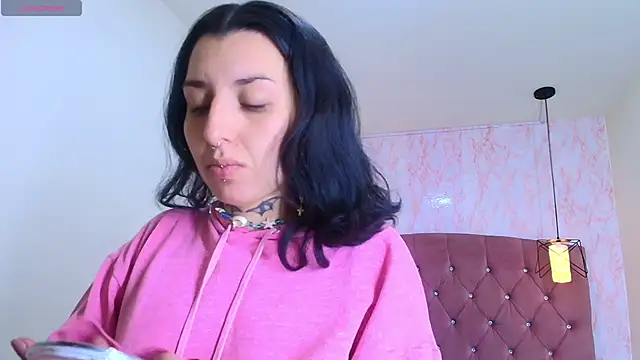 Iris  77 online show from 10.15.25