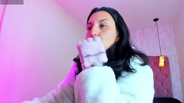 Iris  77 online show from 11.17.25