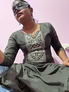 Snapshot of TeluguIshu_teen20 chatting on 12.18.25 TeluguIshu teen20 online show from 12.18.25