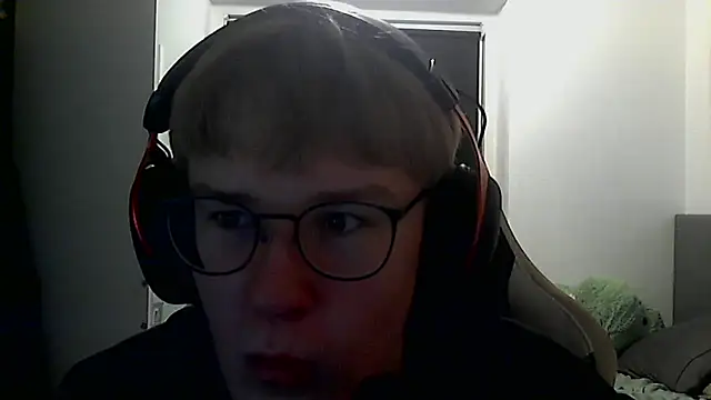 Snapshot of 6foot7michael chatting on 09.26.25 6foot7michael online show from 09.26.25