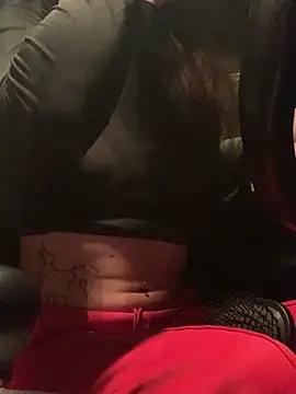 Snapshot of GoldenPussy1329 chatting on 10.24.25 GoldenPussy1329 online show from 10.24.25