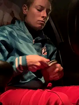 Snapshot of GoldenPussy1329 chatting on 10.25.25 GoldenPussy1329 online show from 10.25.25