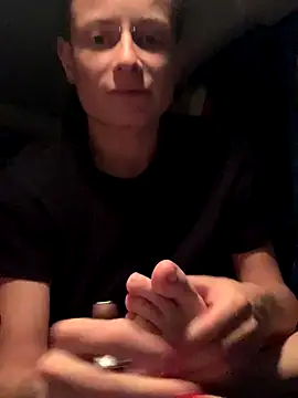 Snapshot of GoldenPussy1329 chatting on 11.06.25 GoldenPussy1329 online show from 11.06.25