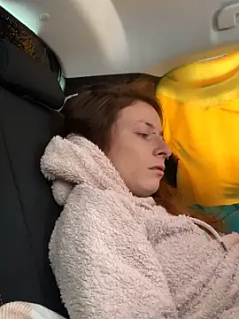 Snapshot of GoldenPussy1329 chatting on 11.20.25 GoldenPussy1329 online show from 11.20.25