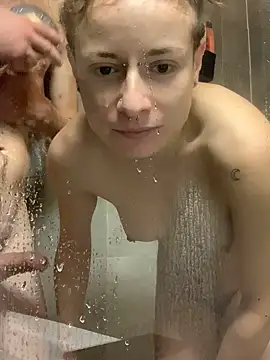 Snapshot of GoldenPussy1329 chatting on 11.23.25 GoldenPussy1329 online show from 11.23.25