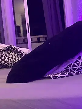 Snapshot of GoldenPussy1329 chatting on 11.23.25 GoldenPussy1329 online show from 11.23.25