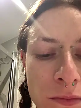 Snapshot of GoldenPussy1329 chatting on 11.27.25 GoldenPussy1329 online show from 11.27.25