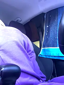 Snapshot of GoldenPussy1329 chatting on 12.14.25 GoldenPussy1329 online show from 12.14.25