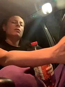 Snapshot of GoldenPussy1329 chatting on 12.18.25 GoldenPussy1329 online show from 12.18.25